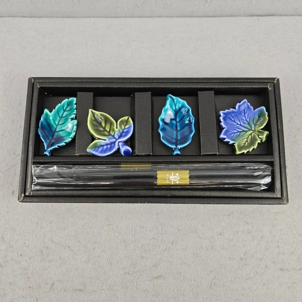 Japanese‎ Chopstick Set 4 Pairs Black Wood Ceramic Leaf Rests Made in Japan